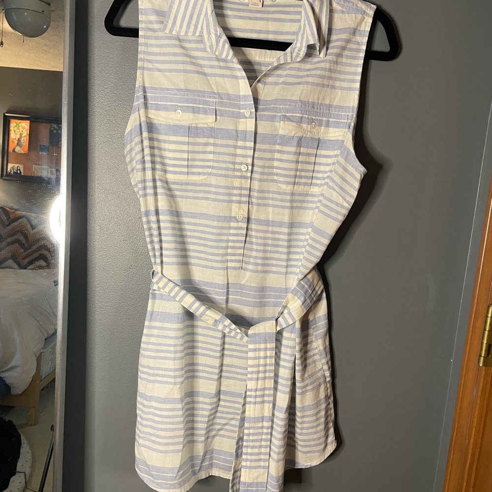 Tank Blouse 3/4 button down w/2 pockets & tie accessory option. White&light blue
